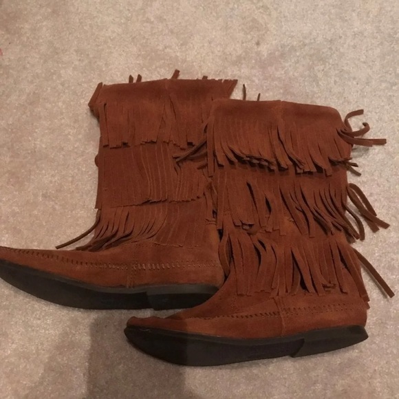 Minnetonka Fringe 3 Layer Boots - Picture 4 of 5